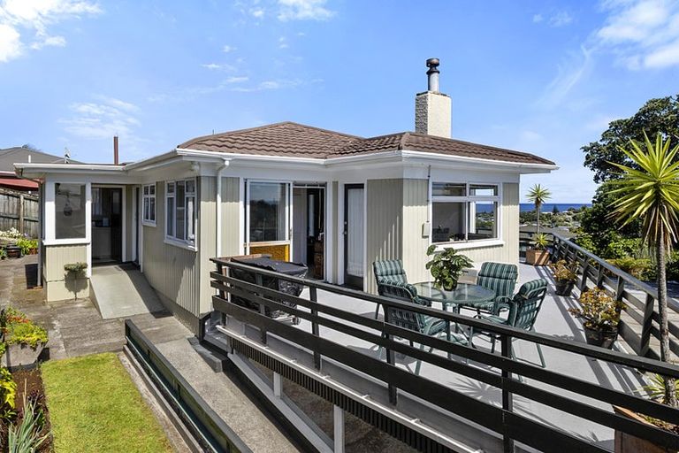 Photo of property in 18 Mount View Place, Spotswood, New Plymouth, 4310