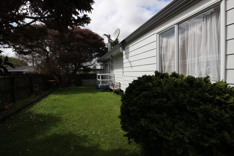 Photo of property in 2/450 Swanson Road, Ranui, Auckland, 0612