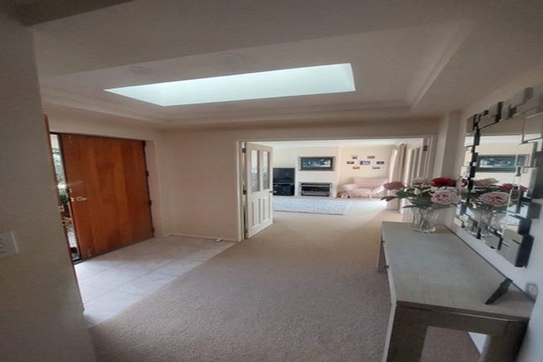 Photo of property in 54 Roberta Crescent, Orewa, 0931