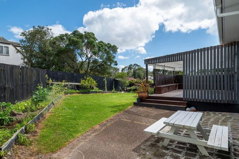 Photo of property in 2/8 Helena Street, Massey, Auckland, 0614