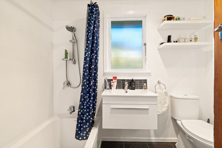 Photo of property in 5 Elwyn Crescent, Green Island, Dunedin, 9018