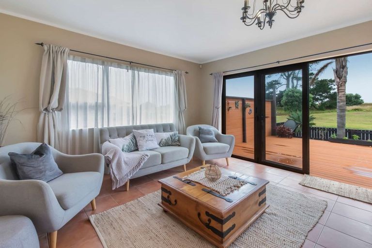 Photo of property in 320 Papamoa Beach Road, Papamoa Beach, Papamoa, 3118