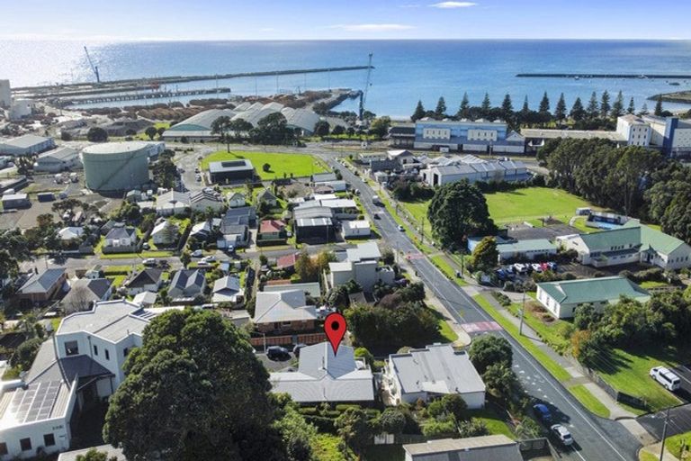 Photo of property in 3 Weston Street, Moturoa, New Plymouth, 4310