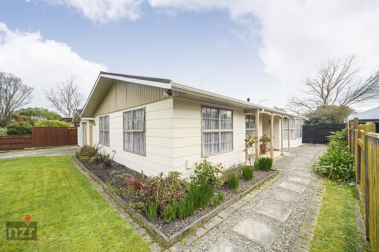 Photo of property in 54 John F Kennedy Drive, Milson, Palmerston North, 4414
