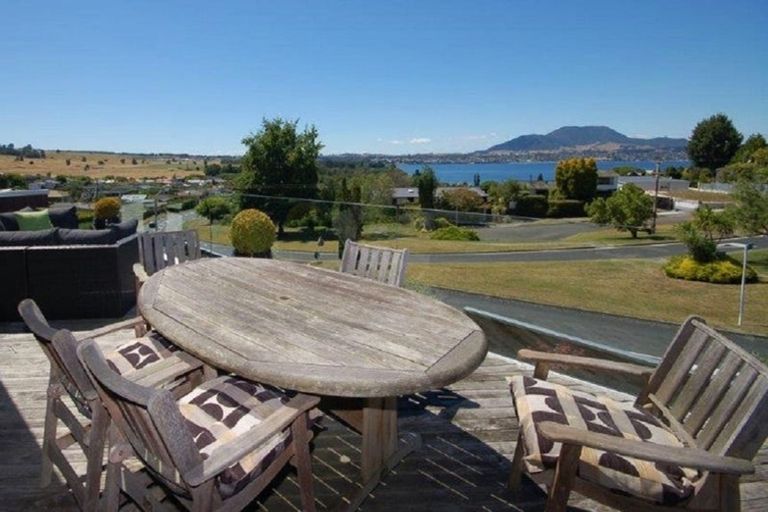 Photo of property in 1/11 Krissell Place, Acacia Bay, Taupo, 3330