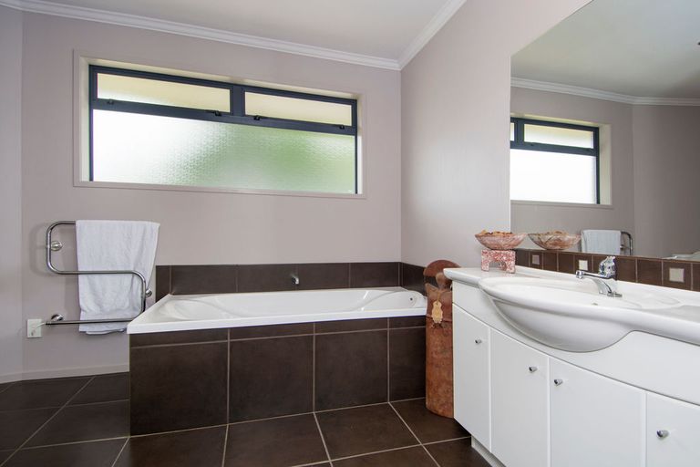 Photo of property in 186 Otumoetai Road, Brookfield, Tauranga, 3110