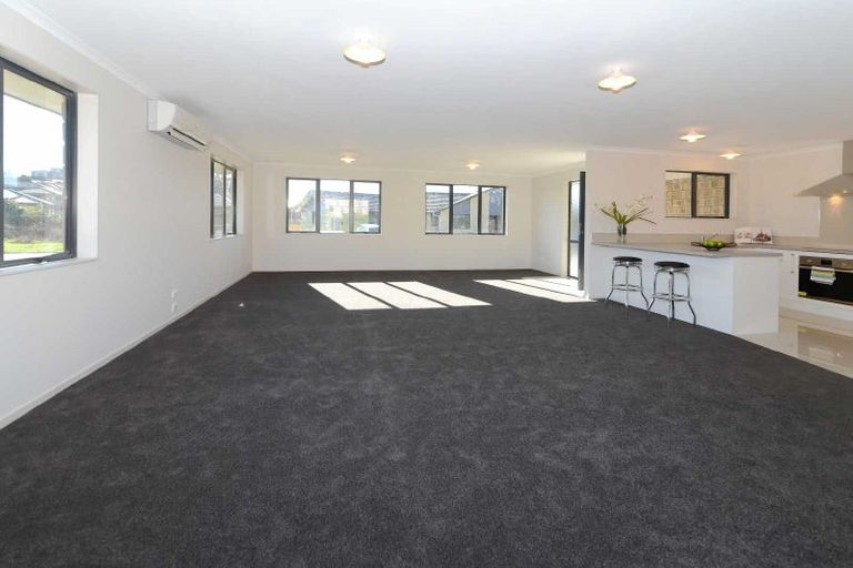 Photo of property in 16 Max Landing, Grandview Heights, Hamilton, 3200