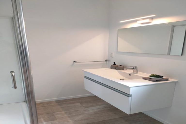 Photo of property in 28 Woodford Avenue, Brookfield, Tauranga, 3110