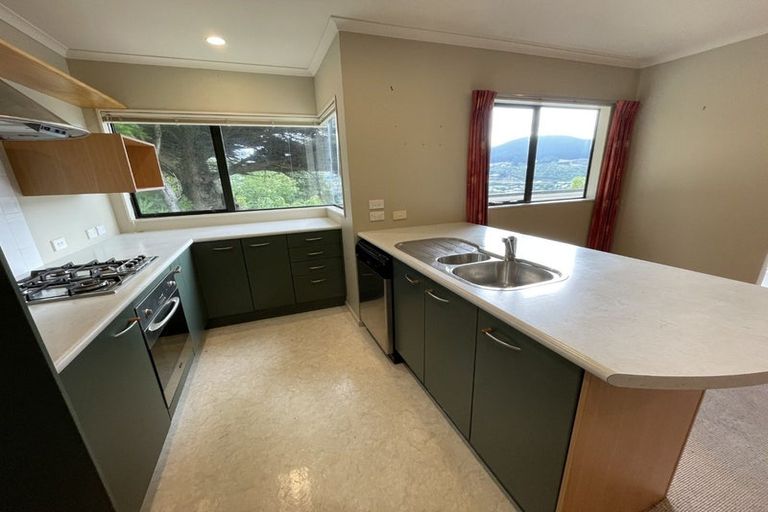Photo of property in 5b Bishops Glen, Tawa, Wellington, 5028