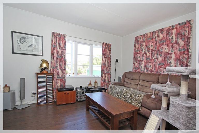 Photo of property in 9 Nuku Street, Tangimoana, 4822