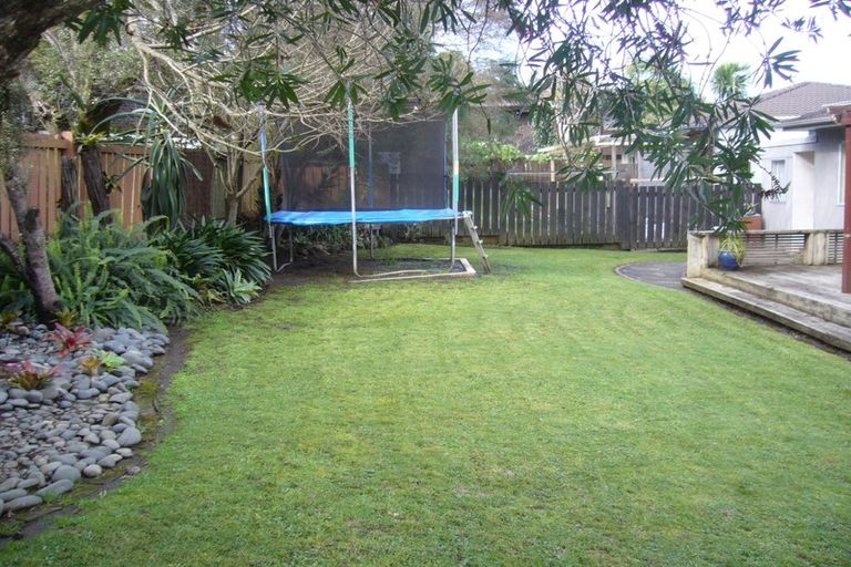 Photo of property in 2/21 Birman Close, Half Moon Bay, Auckland, 2012
