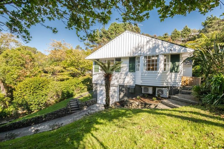 Photo of property in 11 Goddard Grove, Churton Park, Wellington, 6037