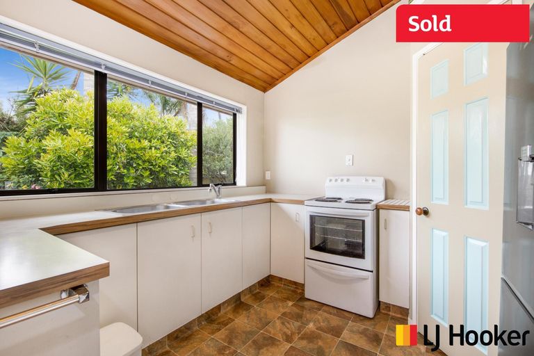Photo of property in 128 Carnoustie Drive, Wattle Downs, Auckland, 2103