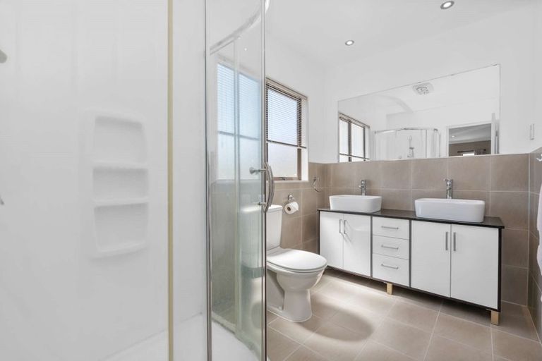 Photo of property in 9 Jomard Terrace, Northcross, Auckland, 0632