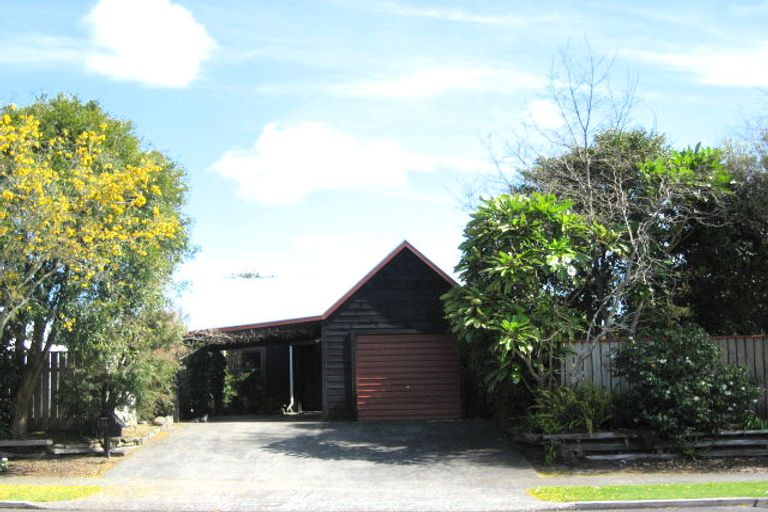 Photo of property in 51 Heta Road, Highlands Park, New Plymouth, 4312