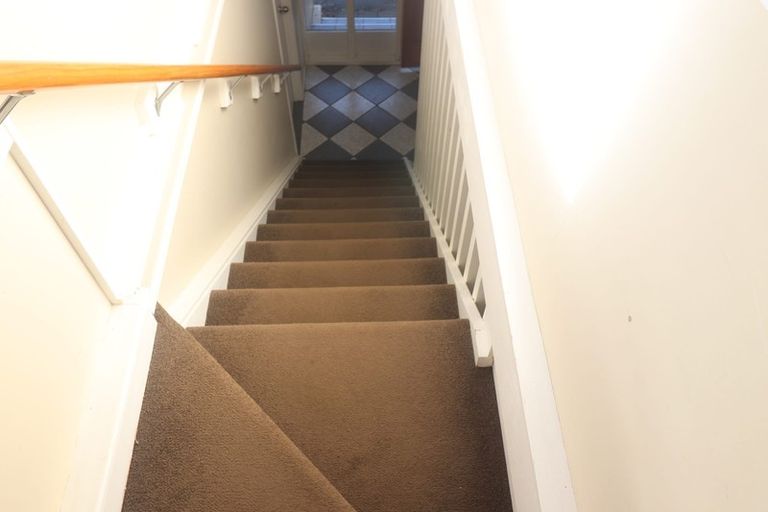 Photo of property in 4 Teviot Place, Totara Vale, Auckland, 0629