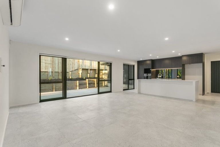 Photo of property in 5 Maraeariki Avenue, Orewa, 0931