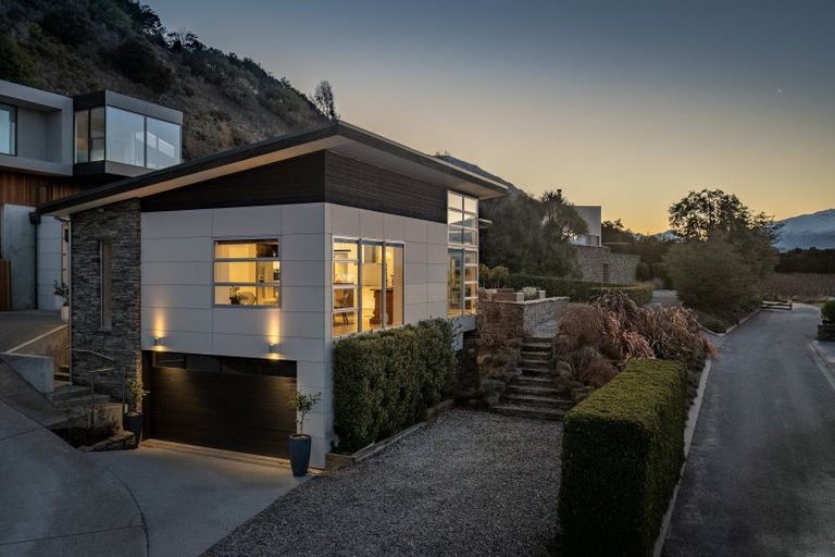 Photo of property in 19a Sunrise Bay Drive, Wanaka, 9305