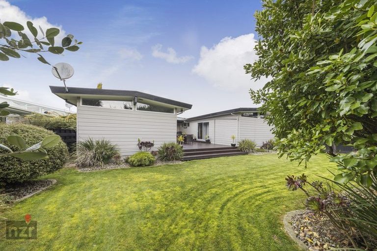 Photo of property in 12 Wikiriwhi Crescent, Awapuni, Palmerston North, 4412