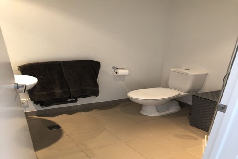 Photo of property in 4c/71 Spencer Road, Oteha, Auckland, 0632