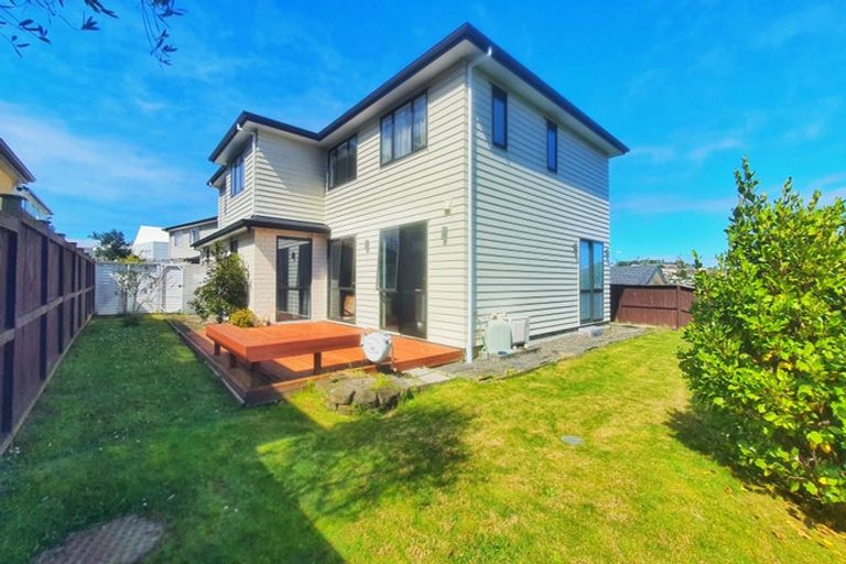 Photo of property in 19a Northcross Drive, Oteha, Auckland, 0632