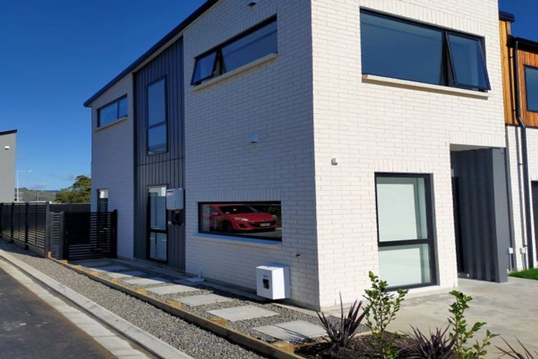 Photo of property in 4 Desert Gold Lane, Wallaceville, Upper Hutt, 5018