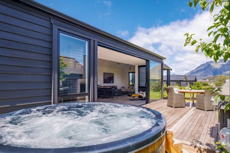 Photo of property in 56 Falconer Rise, Jacks Point, Queenstown, 9371