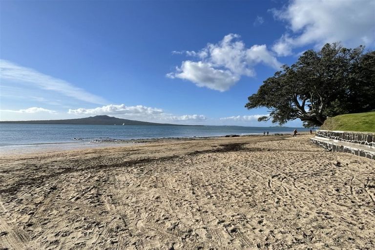 Photo of property in 52 Old Lake Road, Narrow Neck, Auckland, 0624