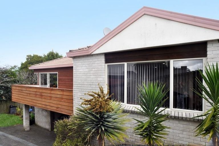 Photo of property in 5 St Thomas More Lane, Glenfield, Auckland, 0629