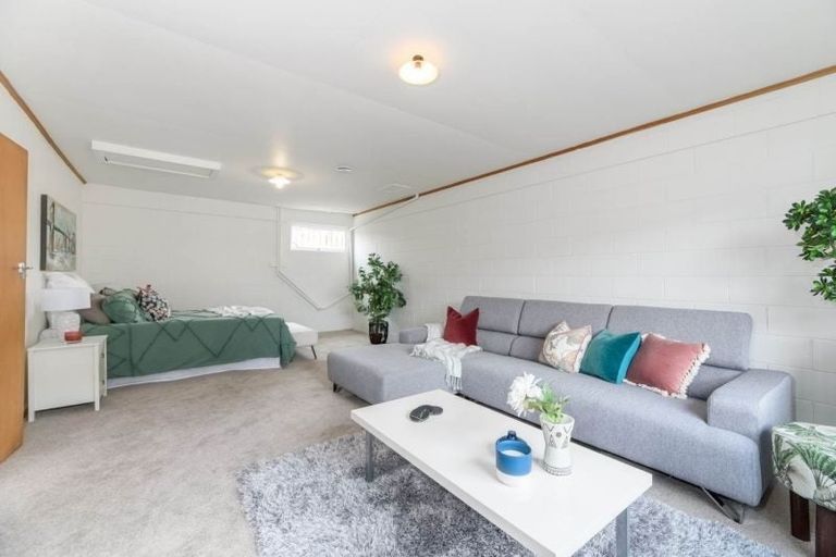 Photo of property in 2/120 Titirangi Road, New Lynn, Auckland, 0600