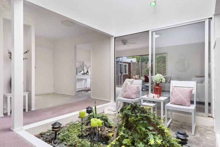 Photo of property in 2/12 Imogene Way, Half Moon Bay, Auckland, 2012