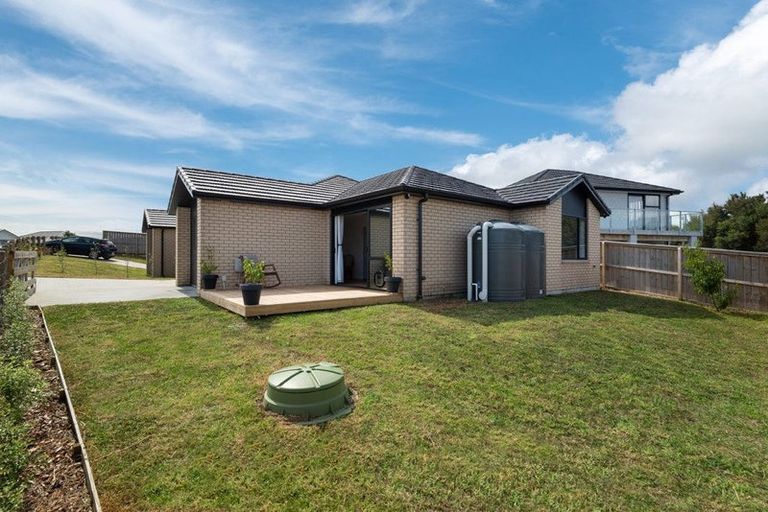 Photo of property in 17 Omahuru Road, Glenbrook, 2681