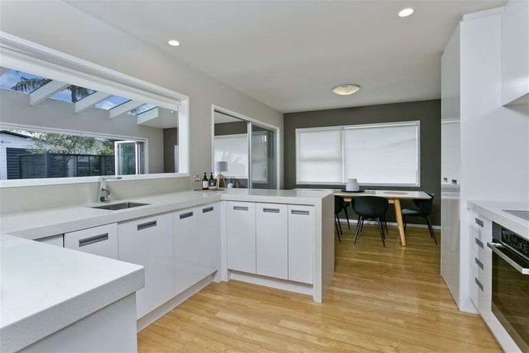 Photo of property in 14 Welland Place, Hillcrest, Auckland, 0627