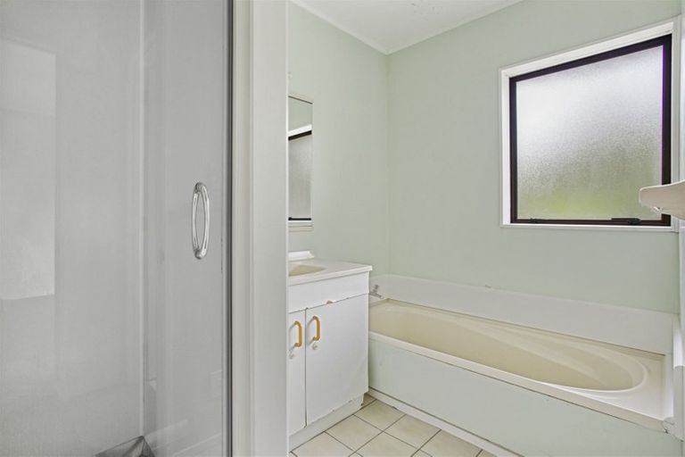 Photo of property in 43 Ewhurst Place, Goodwood Heights, Auckland, 2105