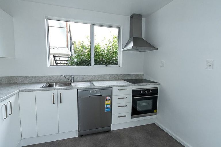 Photo of property in 2/101 Middlepark Road, Sockburn, Christchurch, 8042