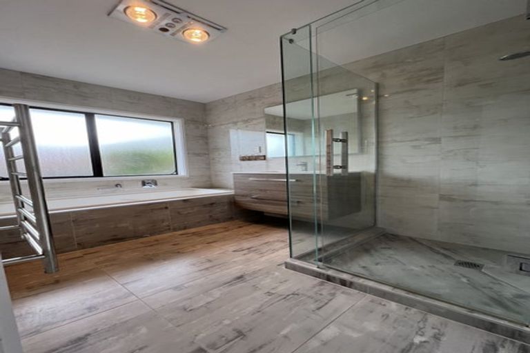 Photo of property in 16 Loloma Drive, Half Moon Bay, Auckland, 2012