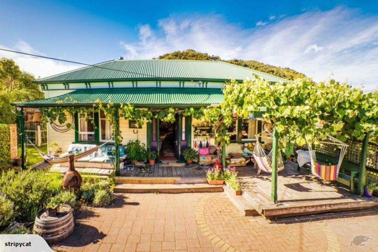 Photo of property in Jugglers Rest Backpackers, 8 Canterbury Street, Picton, 7220