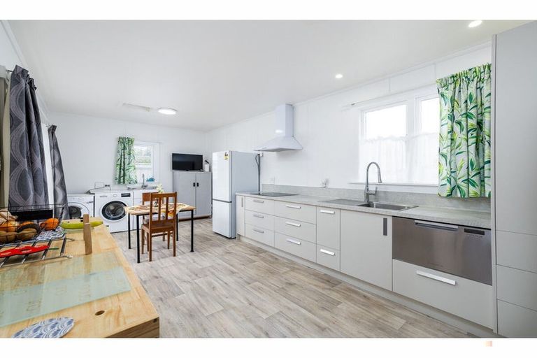 Photo of property in 15 Edward Street, Waimate, 7924