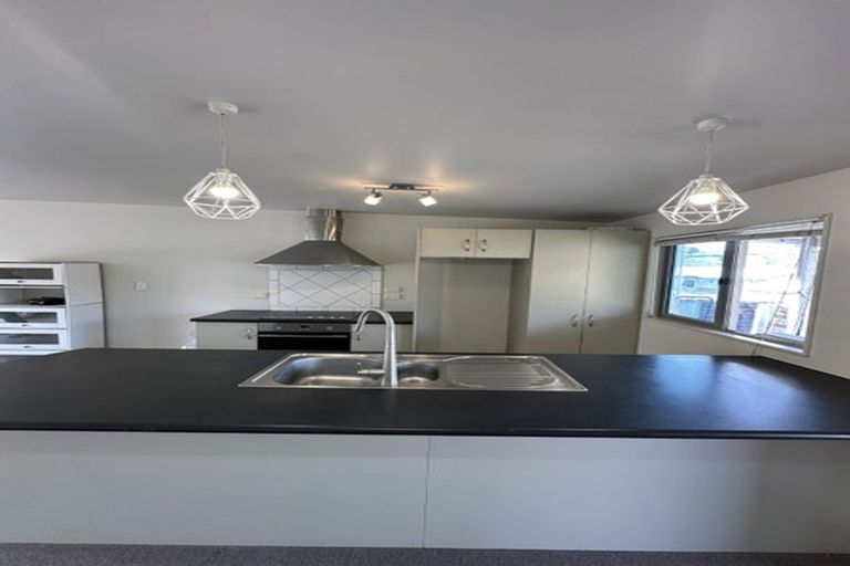 Photo of property in 72 Kervil Avenue, Te Atatu Peninsula, Auckland, 0610