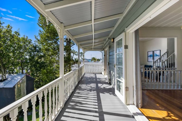 Photo of property in 6 Beach Road, Northcote Point, Auckland, 0627