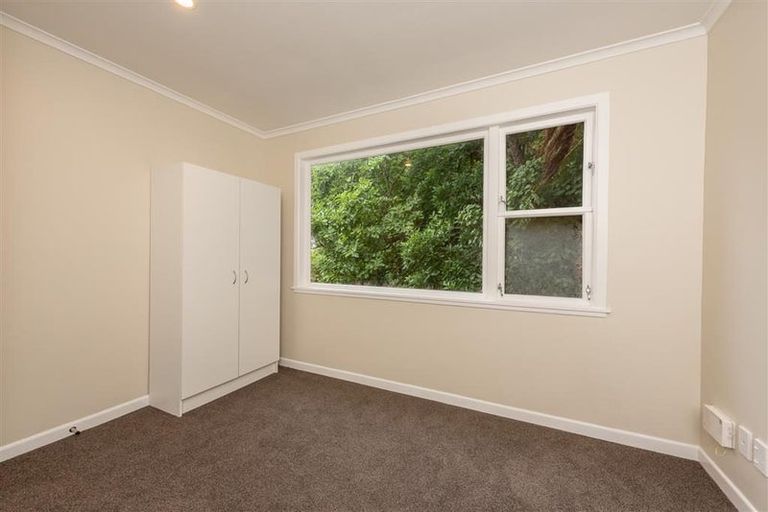 Photo of property in 58 Garden Road, Northland, Wellington, 6012