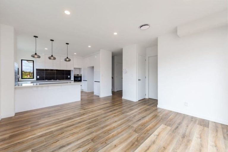 Photo of property in 4 Ahorangi Road, Silverdale, 0932