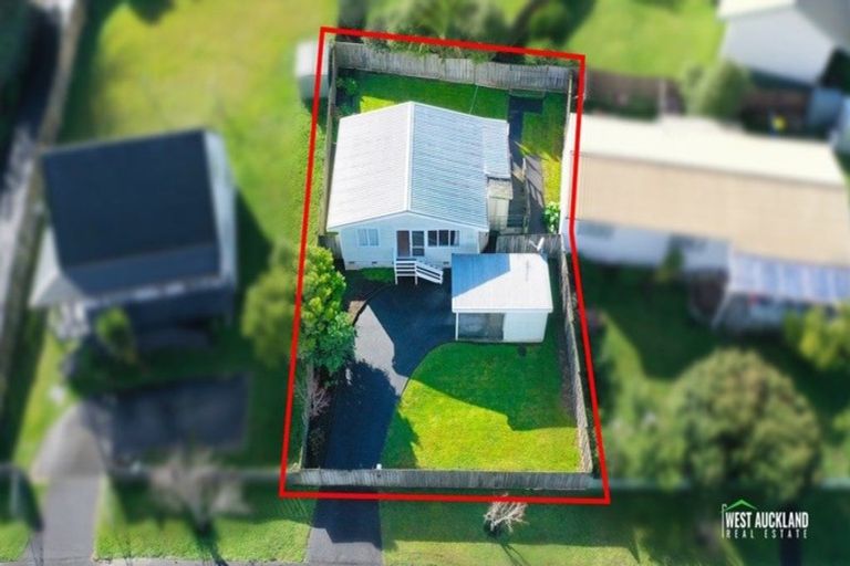 Photo of property in 2/1 Imperial Place, Henderson, Auckland, 0612