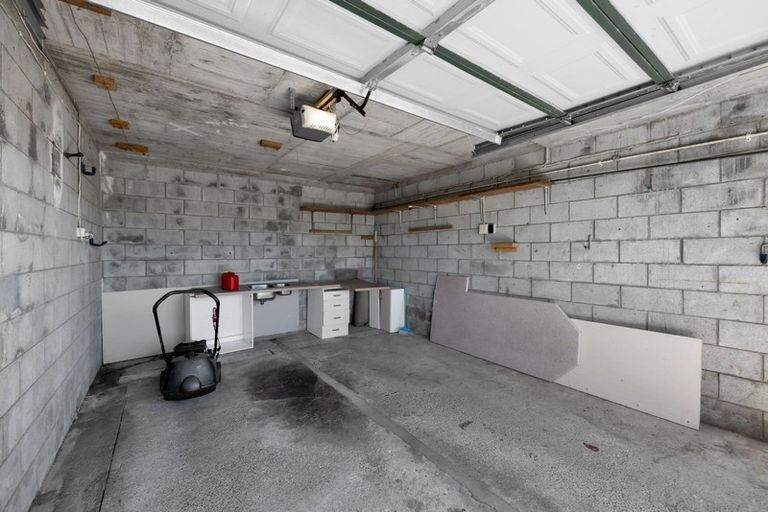 Photo of property in 15 Awanui Street, Merrilands, New Plymouth, 4312