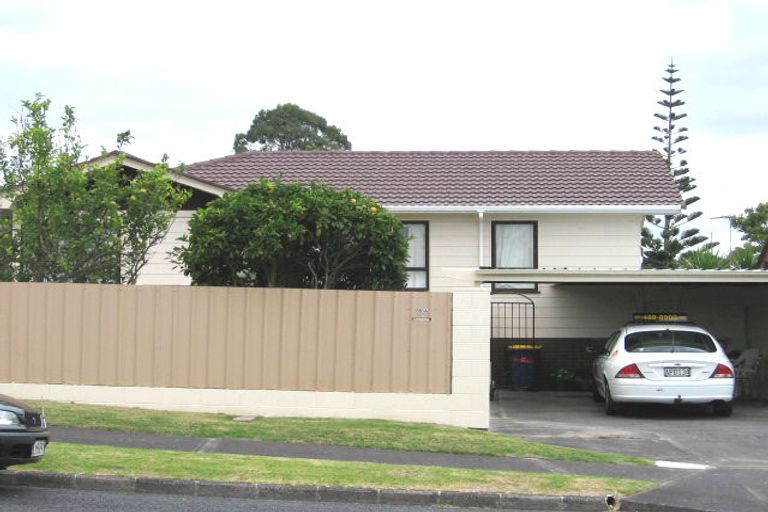 Photo of property in 2/86 Stanley Road, Glenfield, Auckland, 0629