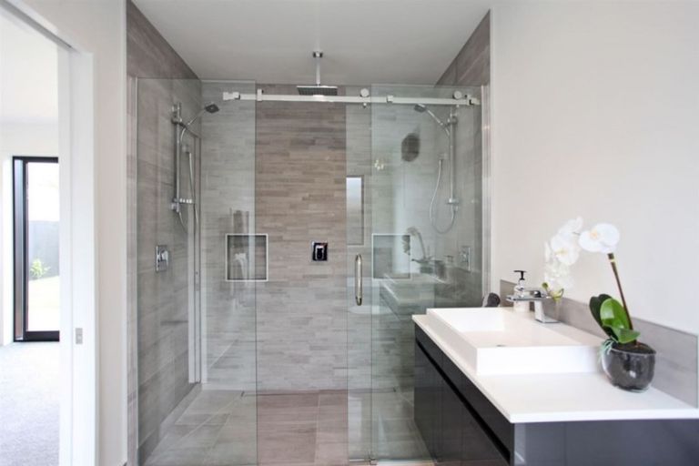 Photo of property in 94 Sarabande Avenue, Redwood, Christchurch, 8051