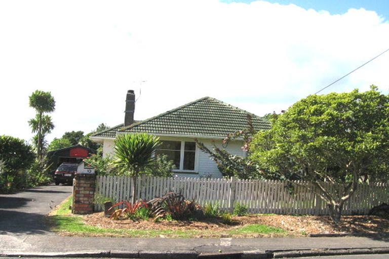 Photo of property in 10 Ward Crescent, Te Atatu Peninsula, Auckland, 0610
