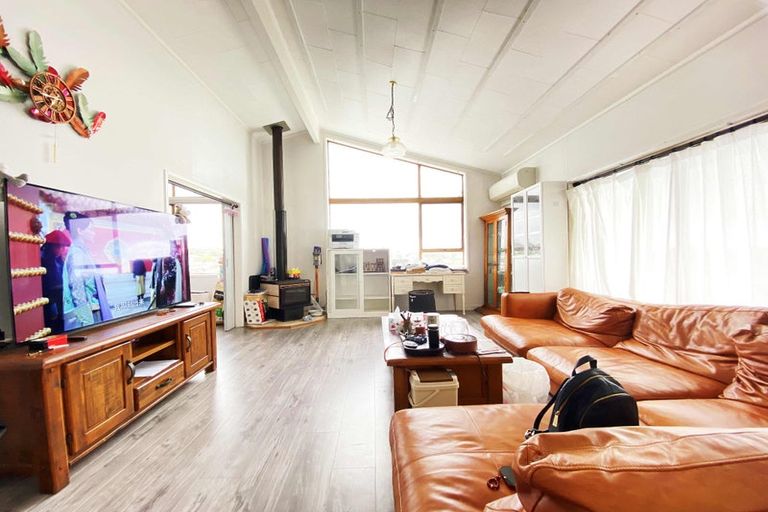 Photo of property in 46 Target Road, Totara Vale, Auckland, 0629