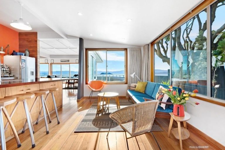 Photo of property in 42 Pukatea Street, Eastbourne, Lower Hutt, 5013