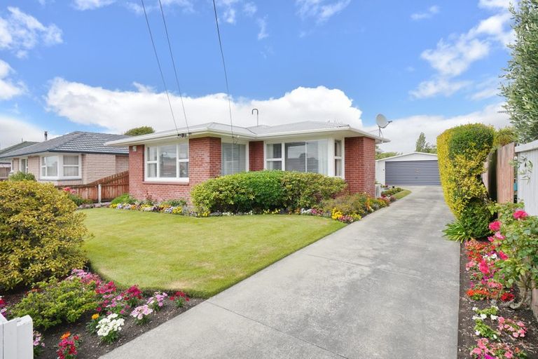 Photo of property in 39 Lake Terrace Road, Burwood, Christchurch, 8061